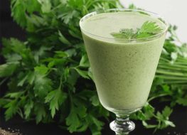 How to Make a Sprig of Parsley Smoothie 