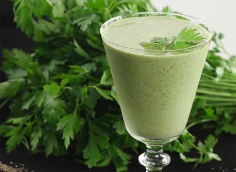 How to Make a Sprig of Parsley Smoothie 