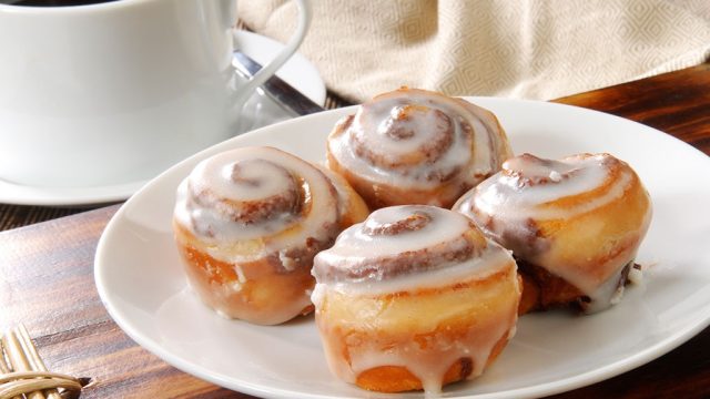 Mini cinnamon rolls.jpg