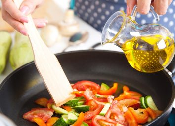 Cooking tomatoes with olive oil in skillet