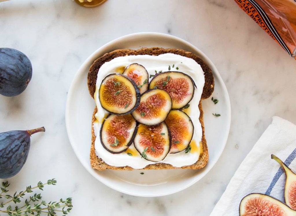 toast with egg and fig