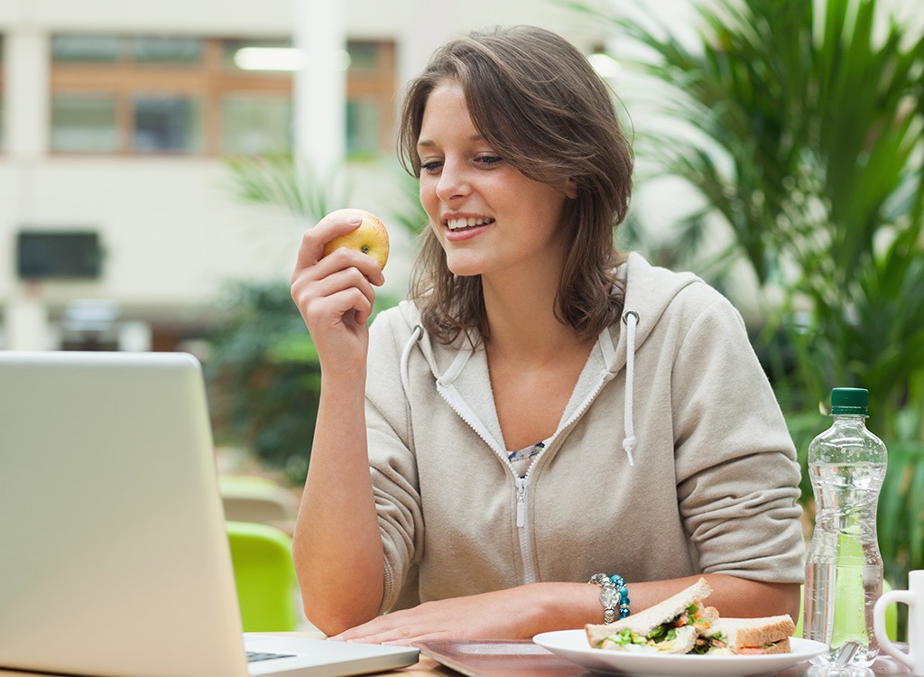 woman eating apple