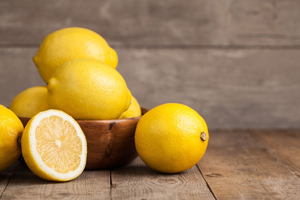 lemons in bowl