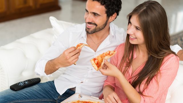 Couple eating pizza.jpg