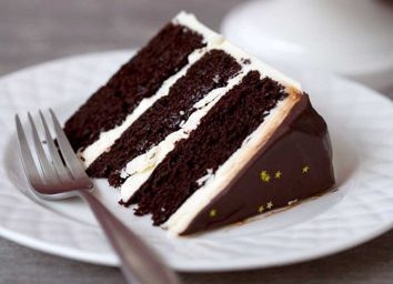 Blackberry wine chocolate cake