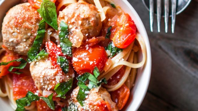 Pasta and meatballs with fresh tomatoes