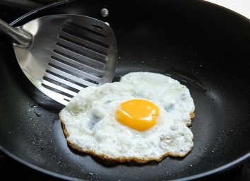 Fried egg in skillet