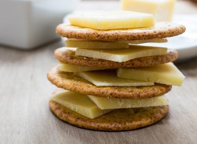 Best Crackers for Weight Loss and Healthy Snacking