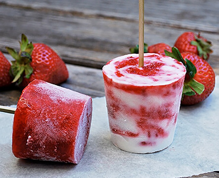 Strawberry_rhubarb_creamsicles.jpg