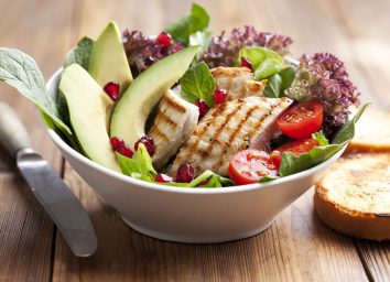 Chicken salad with avocado and tomatoes