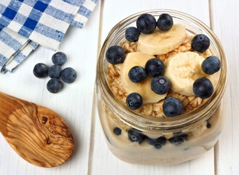 5 Overnight Oats Toppings Diet Experts Want You to Skip