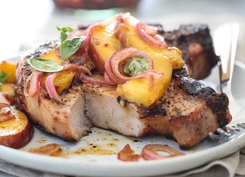 Pork chops with peaches and onions