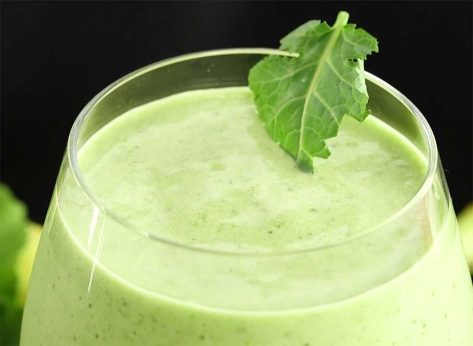 How to Make a Lemon Kale Protein Detox Smoothie 