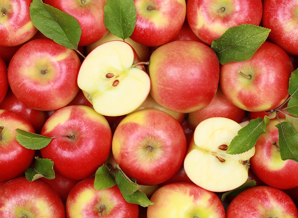 Red apples - best fruits for weight loss