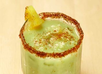 Avocado margarita