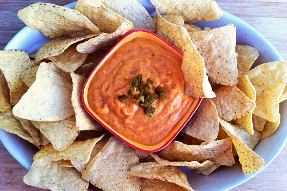 Vegan Queso Dip feature.jpg