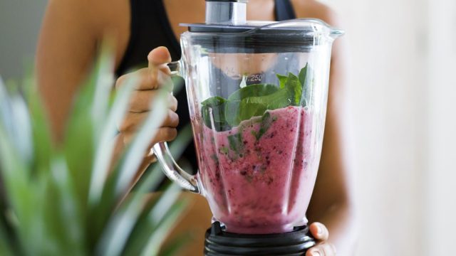 Berry spinach smoothie.jpg