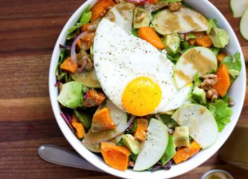 Breakfast salad with egg
