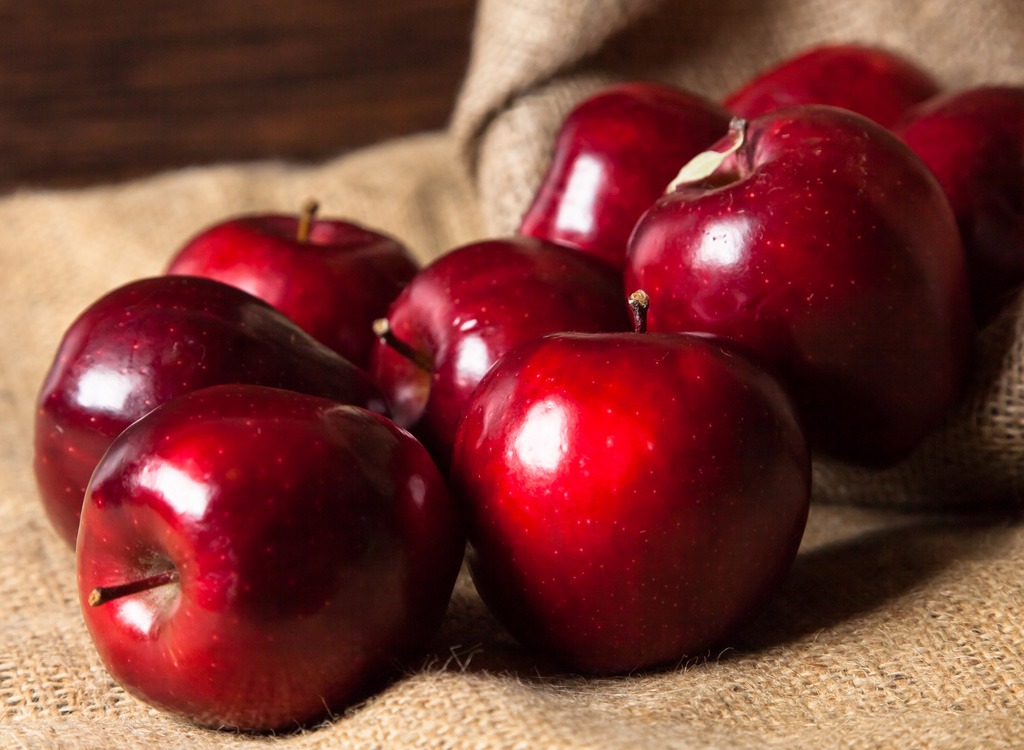 red apples