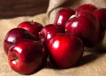red apples