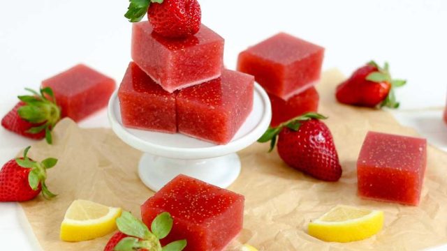 Strawberry gelatin dessert