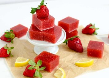 Strawberry gelatin dessert