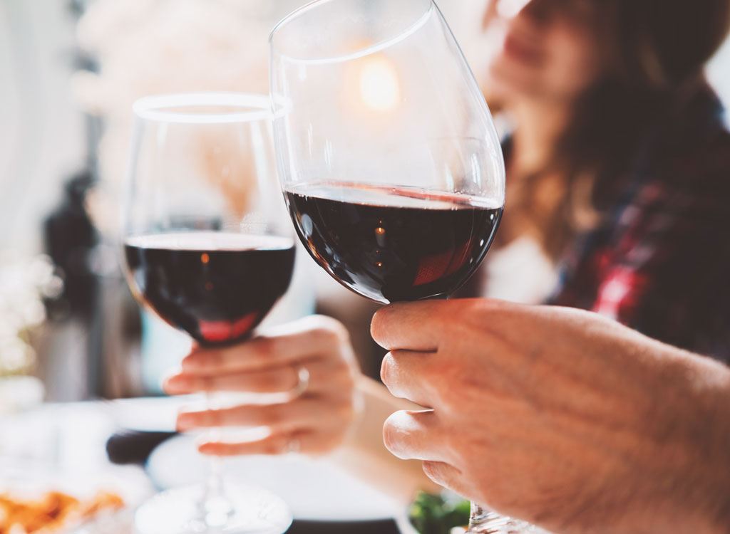 Couple cheers red wine - ovarian cancer diet