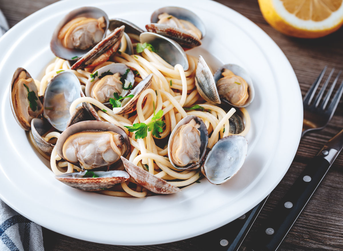 Clams with linguine - calcium rich foods