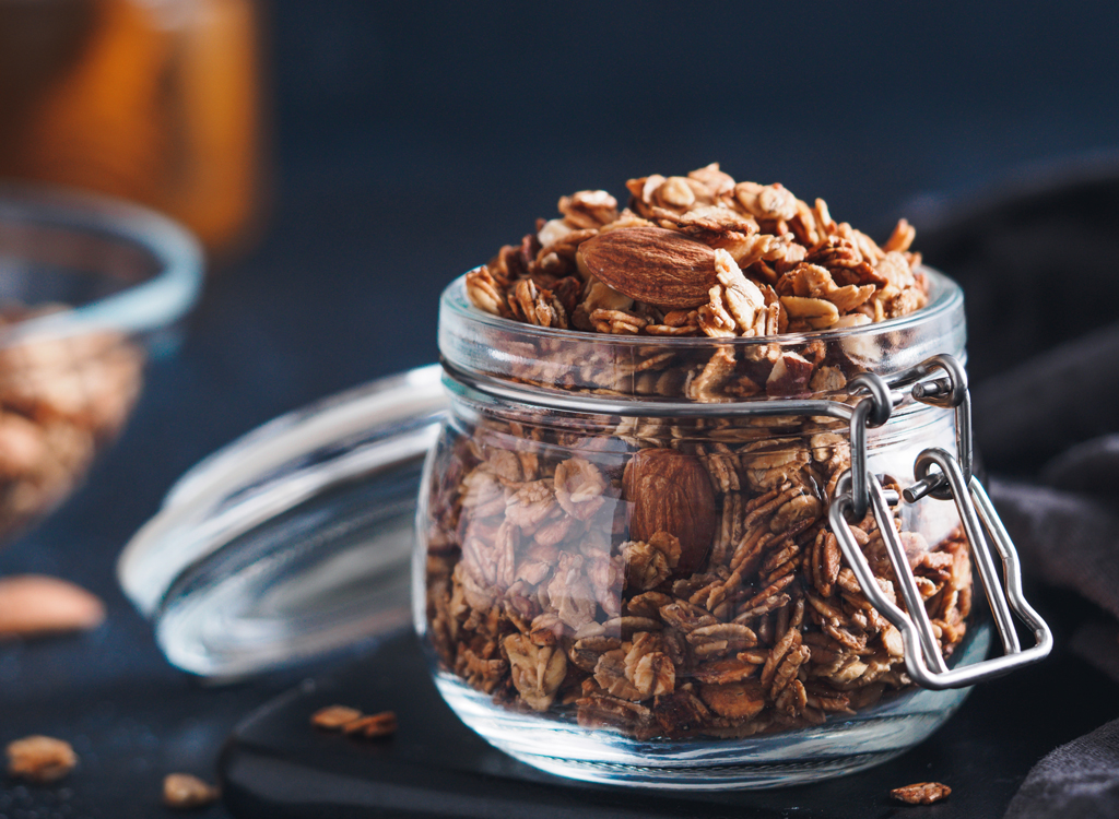 Is Greek yogurt and granola healthy? - THEKITCHENKNOW