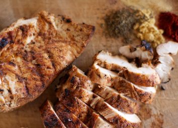 https://www.eatthis.com/wp-content/uploads/sites/4/2016/02/grilled-seasoned-chicken-cayenne-paprika.jpg?quality=82&strip=all&w=354&h=256&crop=1