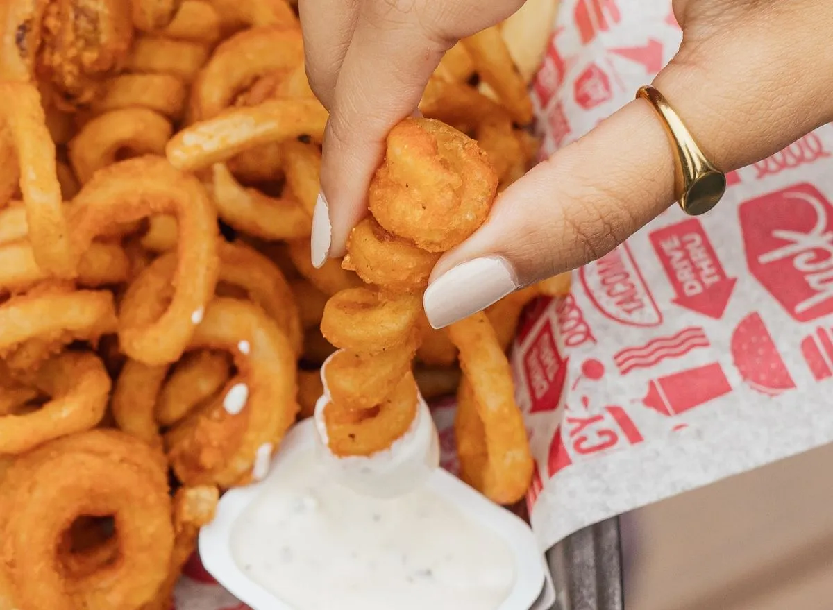 https://www.eatthis.com/wp-content/uploads/sites/4/2016/02/jack-in-the-box-curly-fries.jpg?quality=82&strip=all