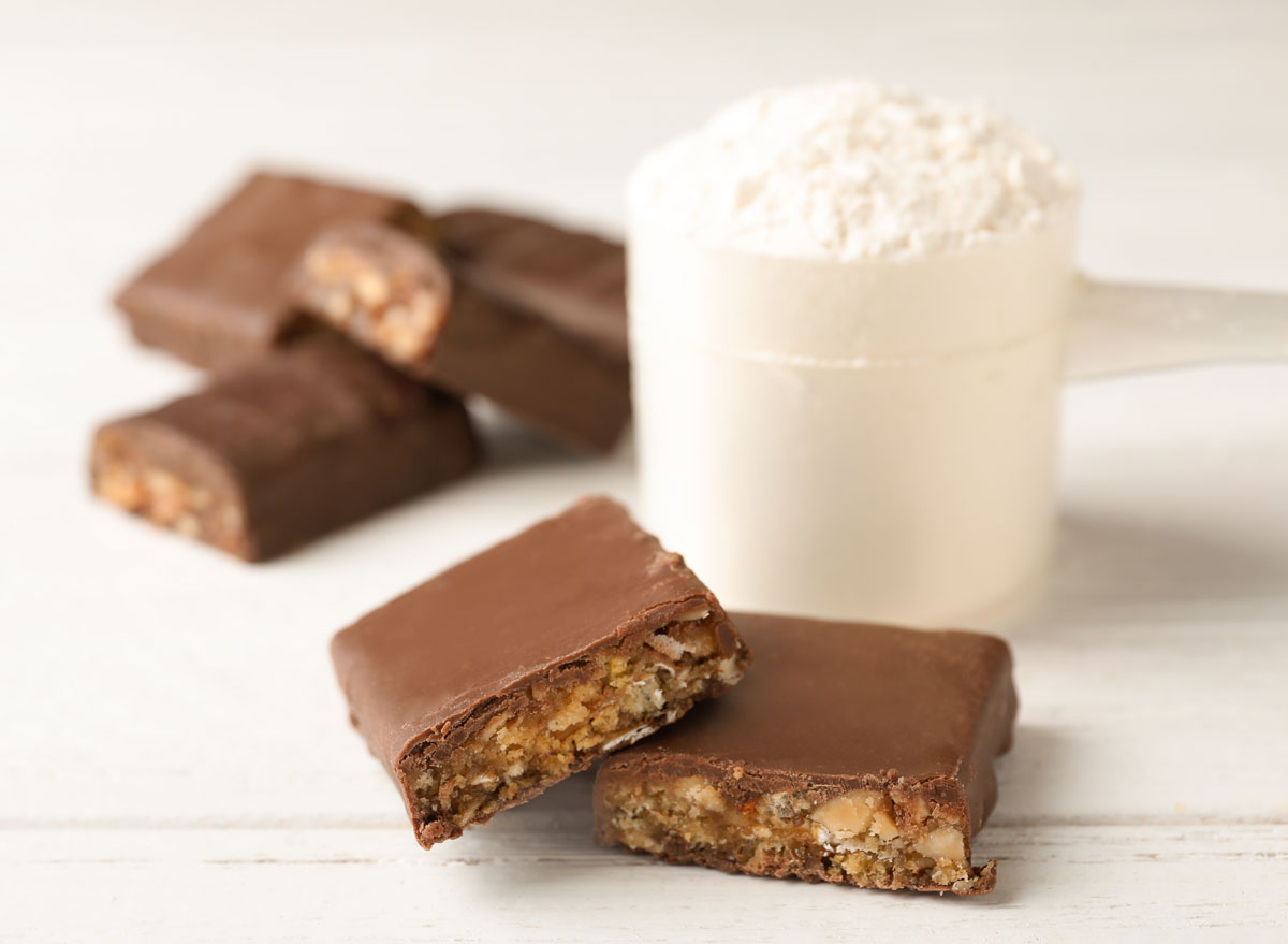 Chocolate protein bar scoop protein powder