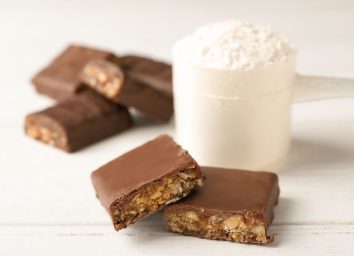 Chocolate protein bar scoop protein powder