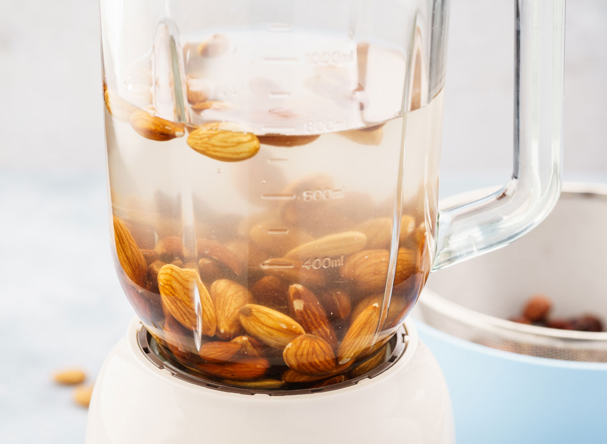 soaked almonds in blender