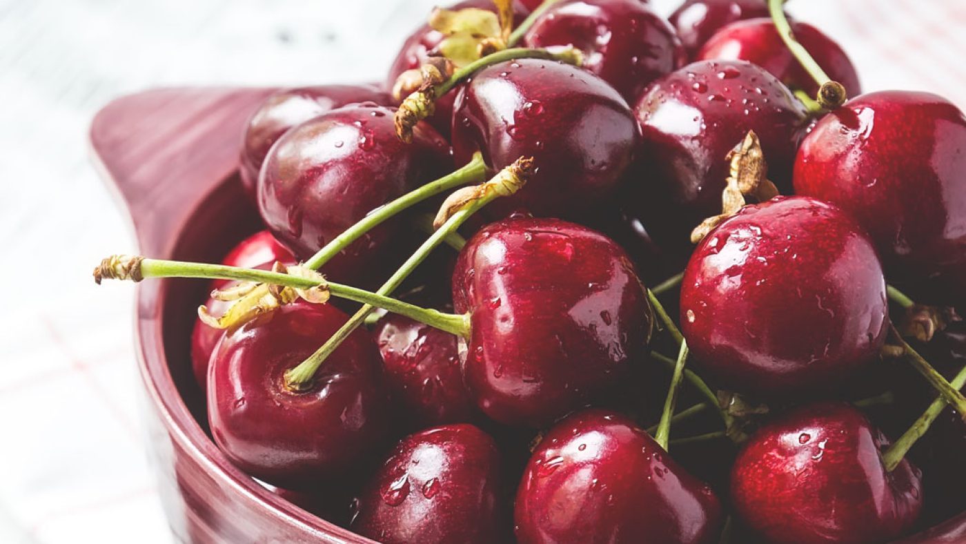 One Major Side Effect of Eating Cherries, Say Dietitians
