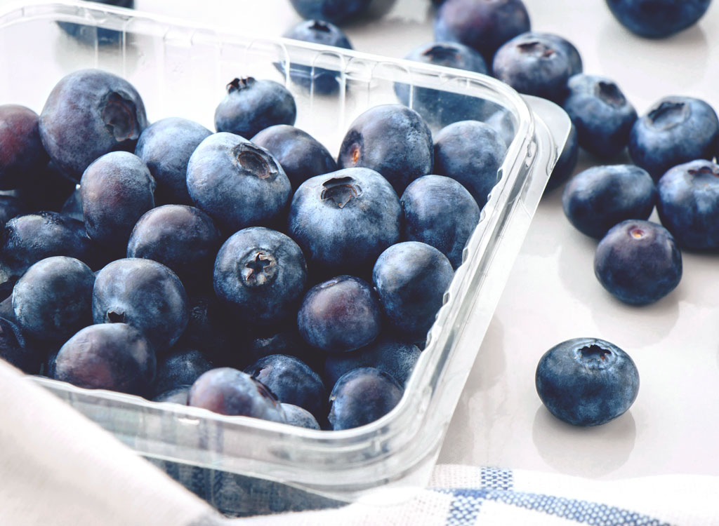 Fresh blueberries plastic pint - endometriosis diet