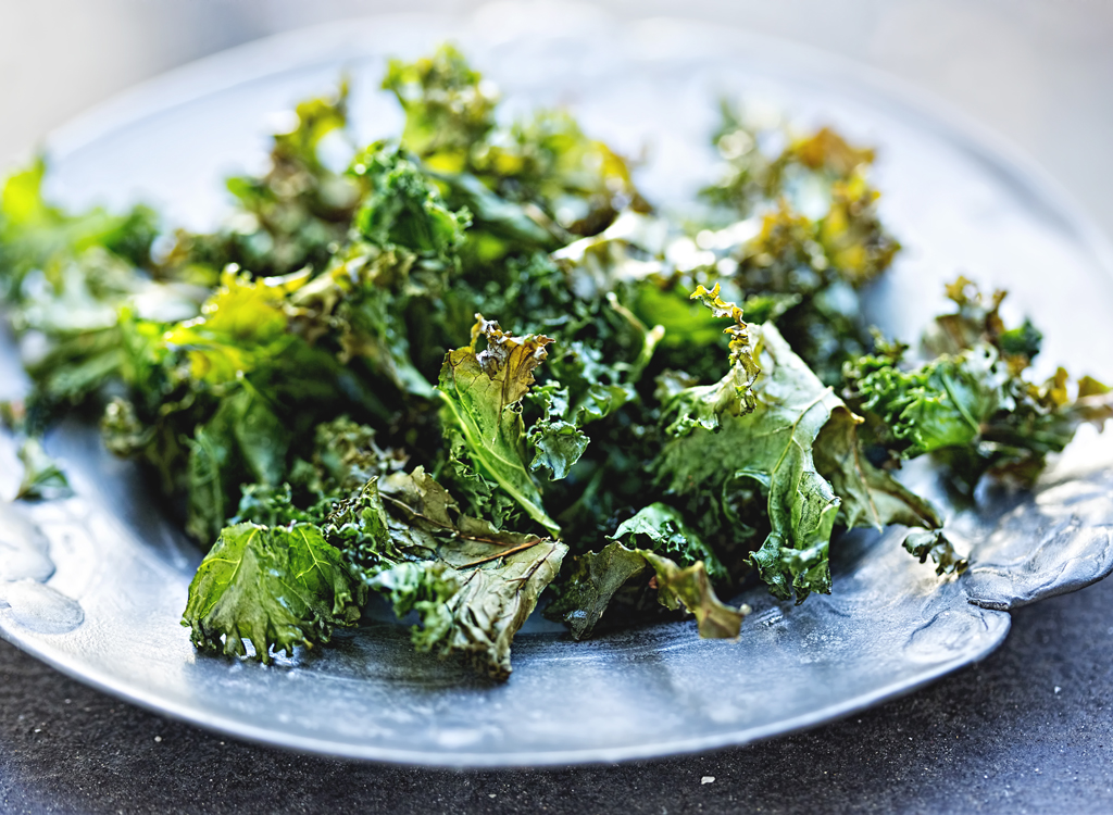 Crispy garlic kale chips