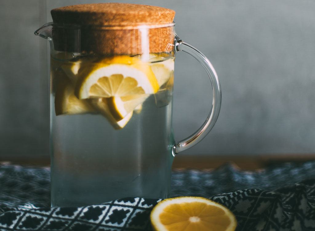 Ways Drinking Lemon Water Helps You Lose Weight, Says Science (3)