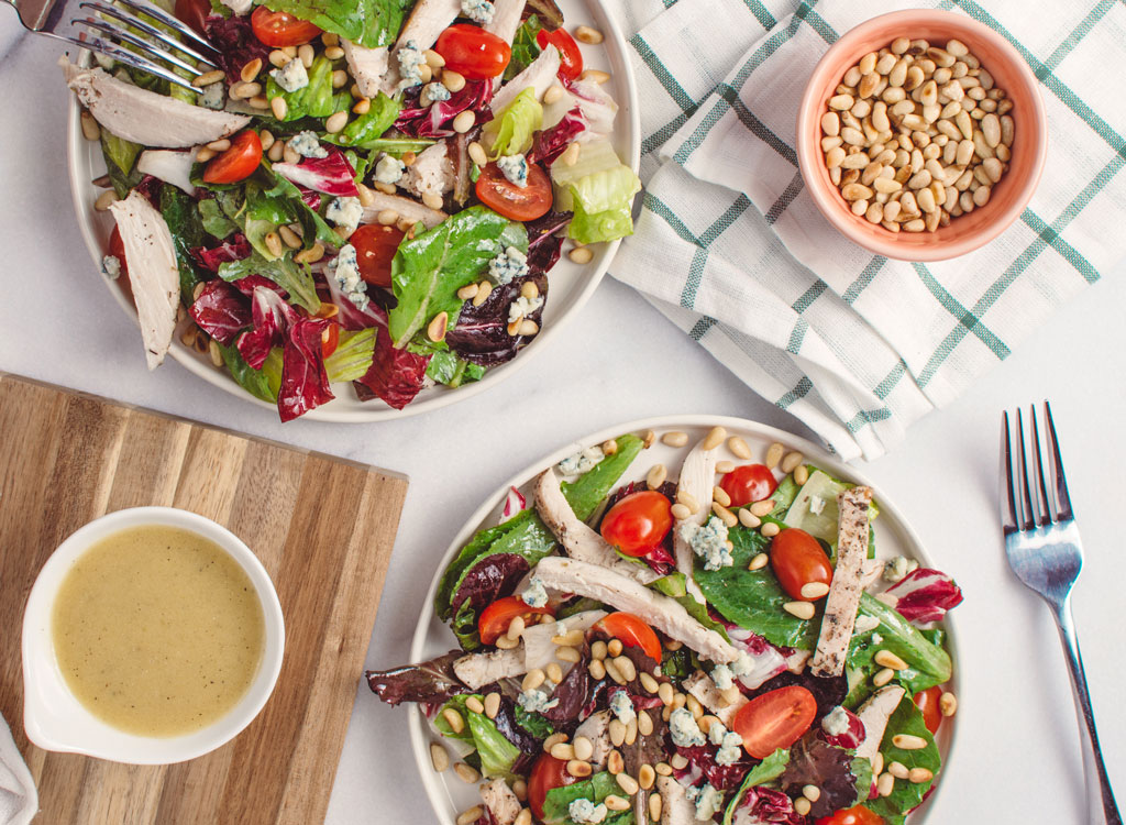 Salad gà trộn phô mai xanh