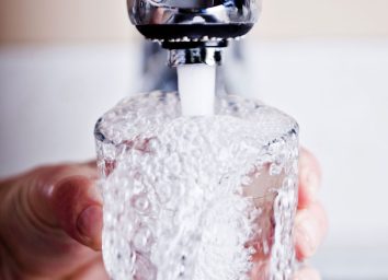 Faucet filling water glass