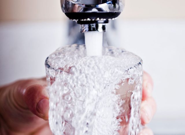 Faucet filling water glass