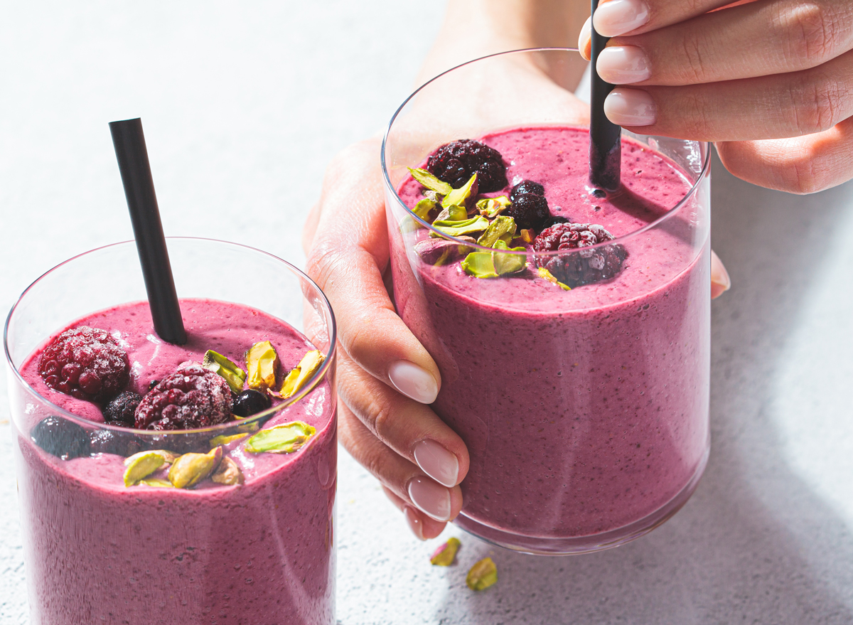 mixed berry pistachio smoothie