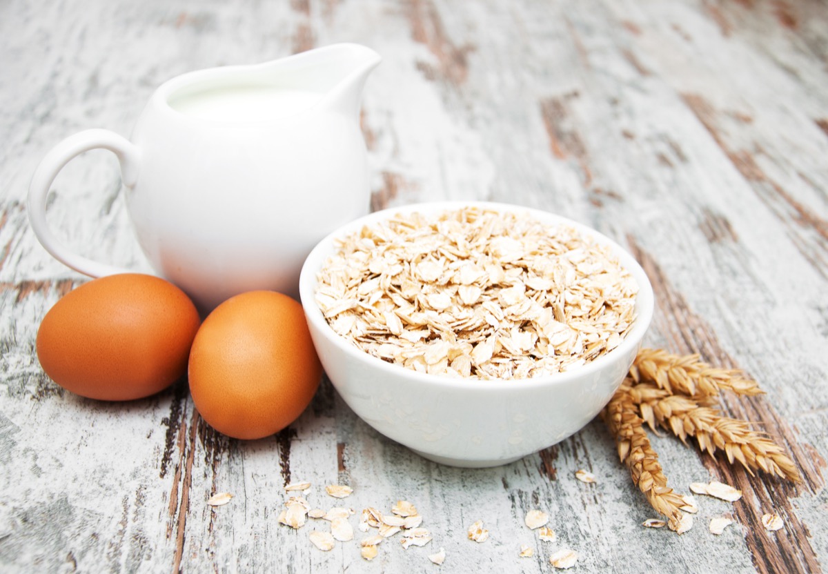 Oatmeal with eggs and milk