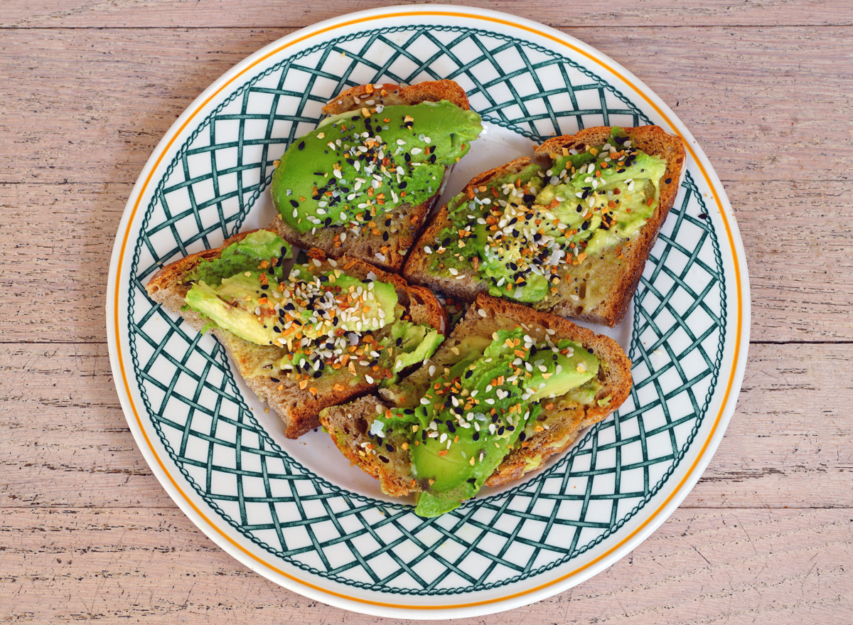 Avocado toast everything bagel seasoning