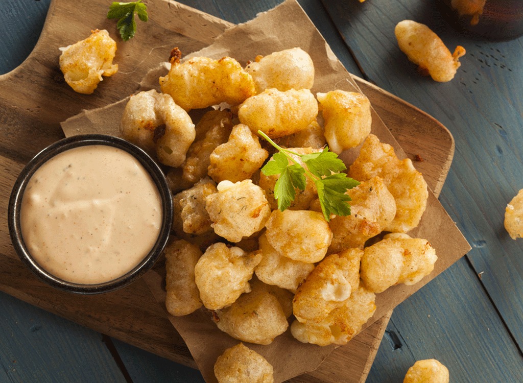 fried cheese curds with dip