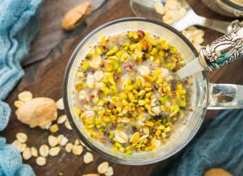 Oats chia quinoa pistachio