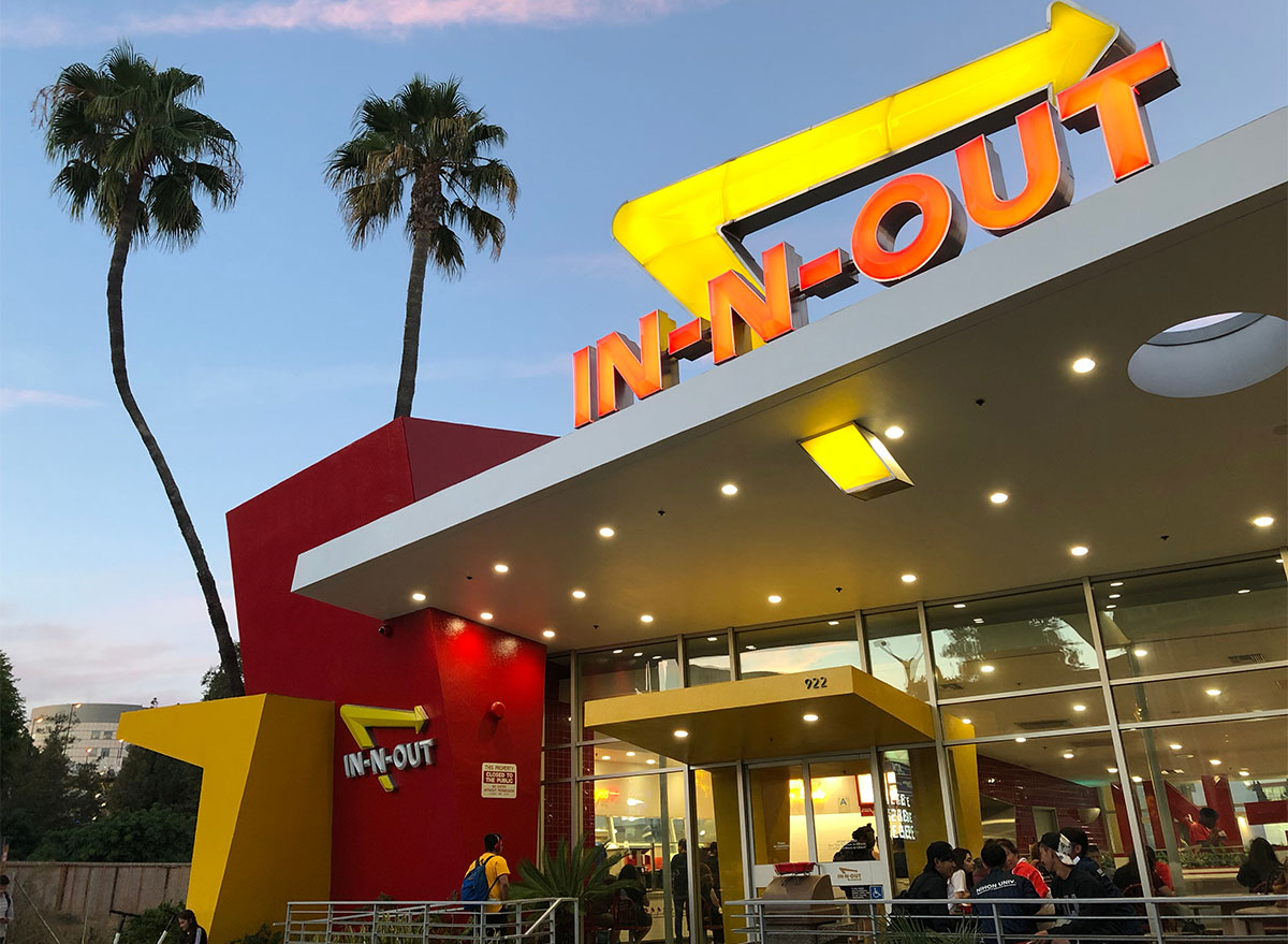in-n-out burger restaurant