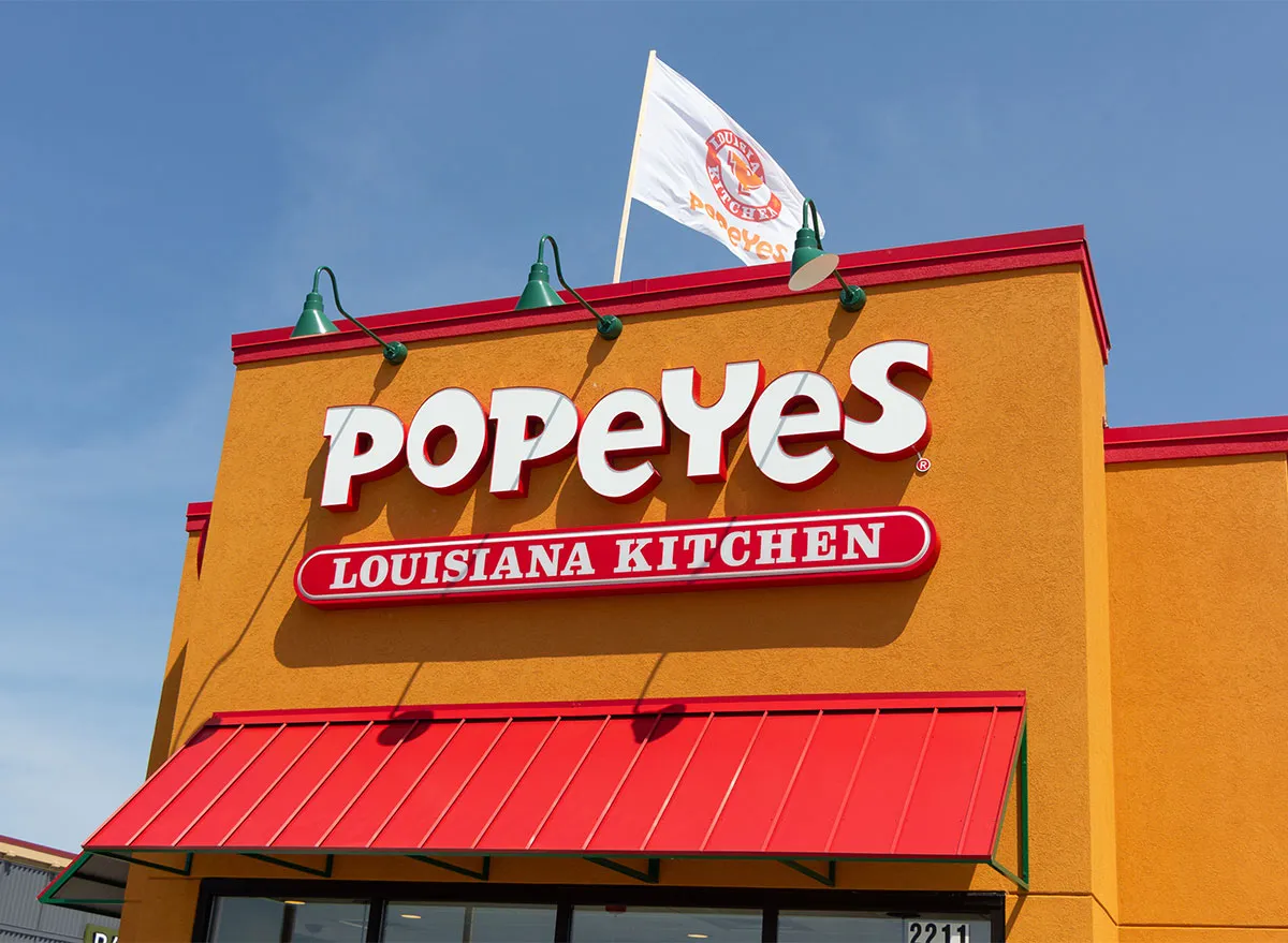 popeyes restaurant storefront