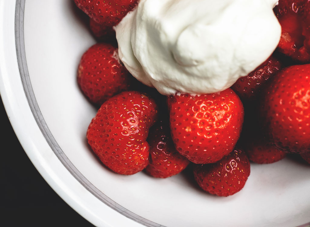 Whipped cream berries