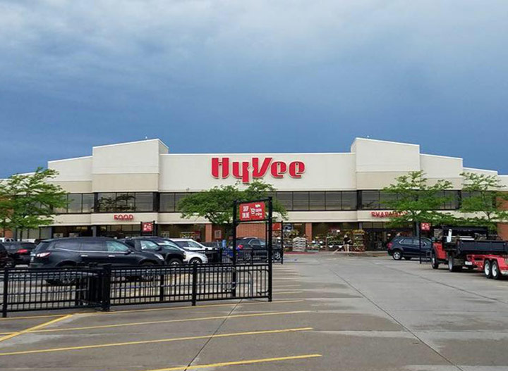 Hyvee supermarket drugstore iowa